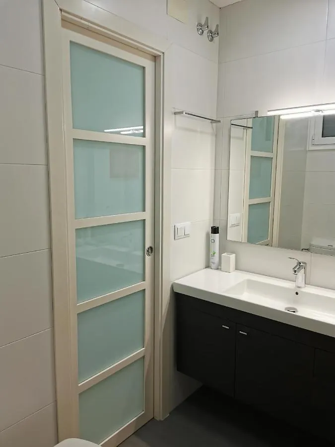 Dos habitaciones dobles en apartamento confortable L'Hospitalet de Llobregat 0*,  España